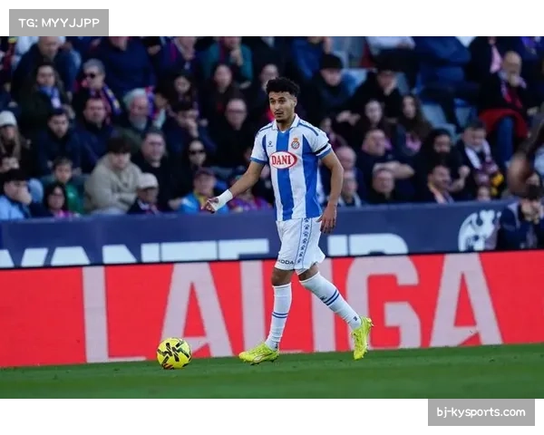 莱万特前锋线孤立,罗梅罗单箭头缺乏支援陷入包围